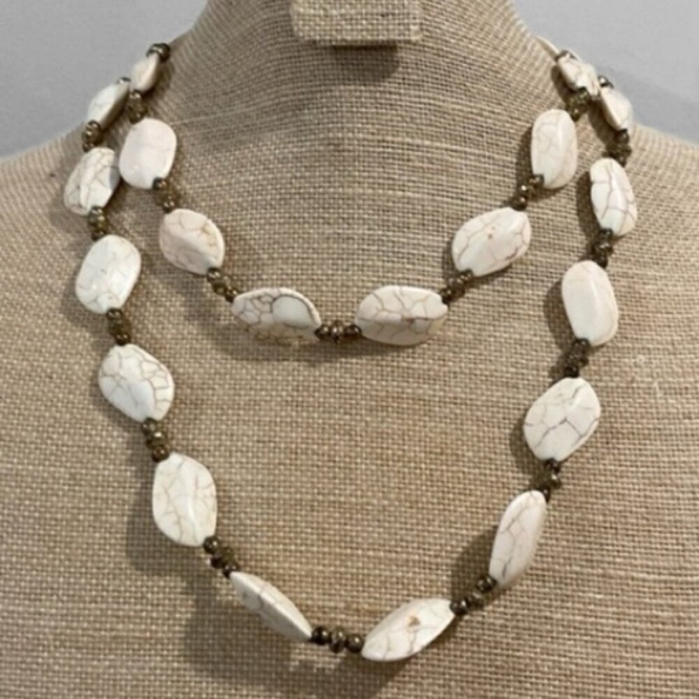 White large stones and gold plated beads necklace AB